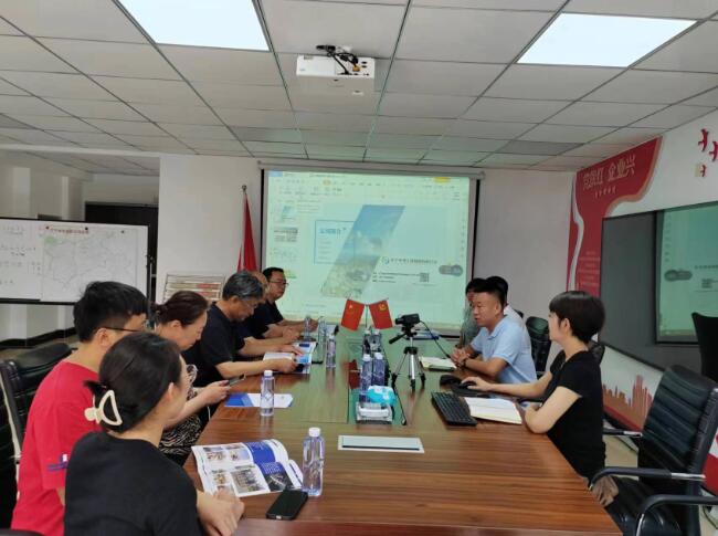 遼寧省測繪地理信息學(xué)會理事長楊國范、秘書長高振東一行到公司參觀指導(dǎo)